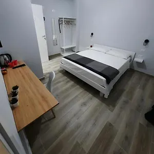 Bel Vie , Aeroporto di Catania Fontana Rossa Italia